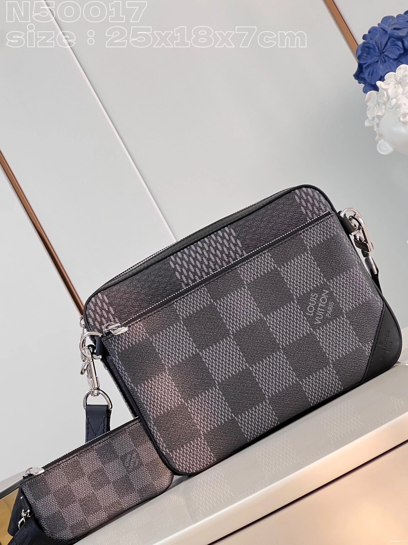 WIS LOUIS VUITTON TRIO MESSENGER 1001